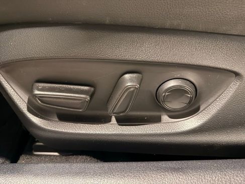 Used 2024 Toyota Camry SE image 13