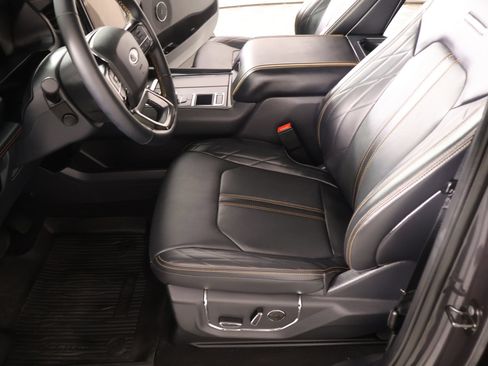 Used 2024 Ford Expedition Platinum RWD image 11