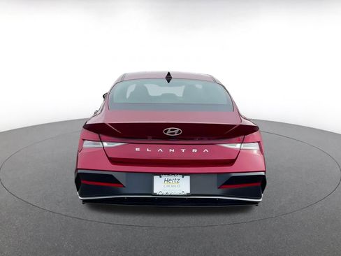 Used 2025 Hyundai Elantra SEL image 12