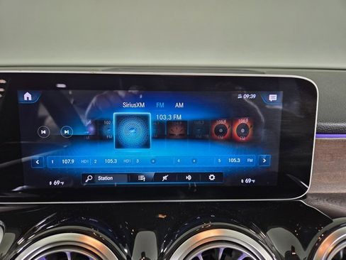 Certified 2021 Mercedes-Benz GLB 250 4MATIC image 21