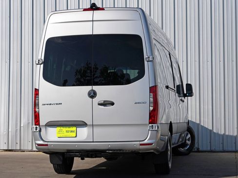 Used 2024 Mercedes-Benz Sprinter 2500 image 5