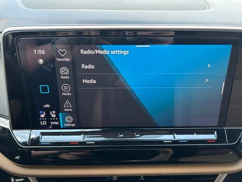 Used 2024 Volkswagen Atlas Cross Sport SEL R-Line AWD/4WD image 34