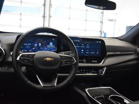 Used 2025 Chevrolet Equinox LT AWD/4WD image 23