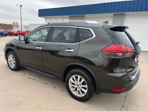 Used 2017 Nissan Rogue SV image 10