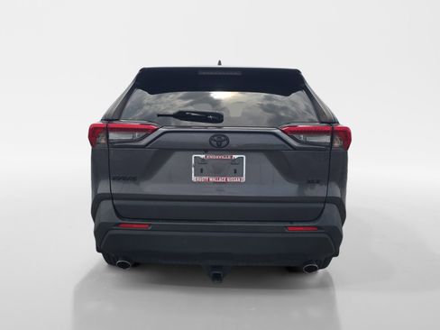 Used 2019 Toyota RAV4 XLE Premium w/ Carpet Mat Package FWD image 4
