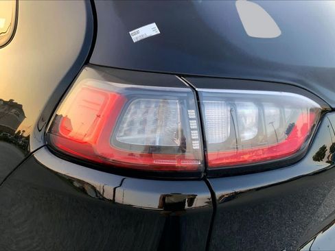 Used 2019 Jeep Cherokee Trailhawk AWD/4WD image 26