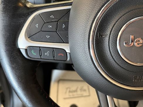 Used 2017 Jeep Renegade Trailhawk w/ Premium Trailhawk Package image 9