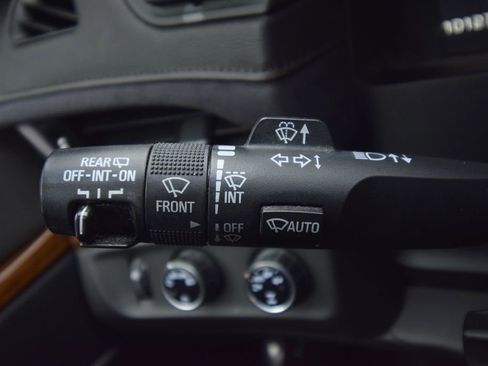 Used 2015 Cadillac Escalade Premium image 36