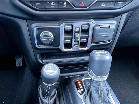 Certified 2019 Jeep Wrangler Unlimited Sahara AWD/4WD image 12