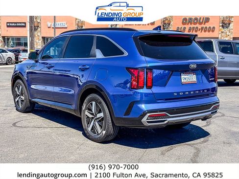 Used 2021 Kia Sorento EX w/ Panoramic Sunroof Package FWD image 2