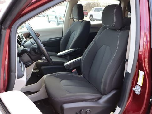 Used 2021 Chrysler Voyager LX w/ Cold Weather Group image 9