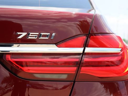 Used 2019 BMW 750i xDrive w/ Luxury Rear Seating Package image 14