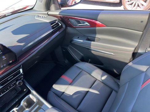 Used 2024 Chevrolet Traverse RS image 36