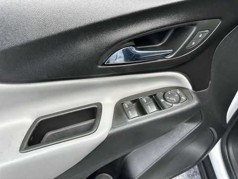 Certified 2023 Chevrolet Equinox LS w/ LS Convenience Package FWD image 23