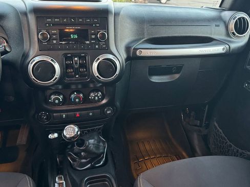 Used 2016 Jeep Wrangler Unlimited Sahara w/ Connectivity Group image 23