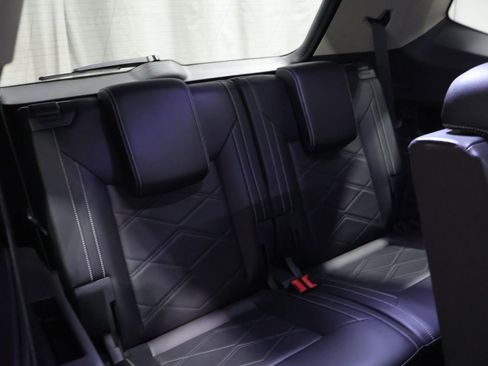 Used 2025 Volkswagen Atlas SE image 21