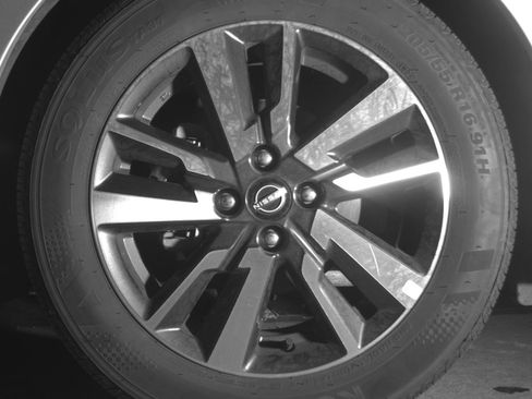 Used 2025 Nissan Versa SV image 12