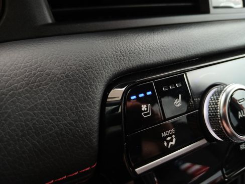 Used 2025 Honda Pilot Black Edition image 19