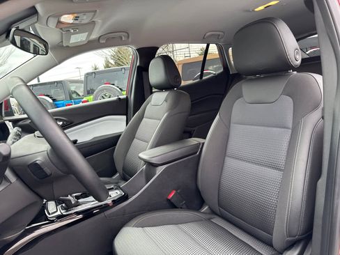 Used 2025 Chevrolet Trax LT w/ Driver Confidence Package image 13