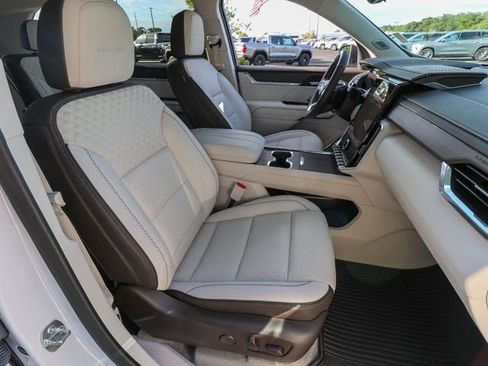 Used 2025 GMC Acadia Denali w/ Super Cruise Package FWD image 24