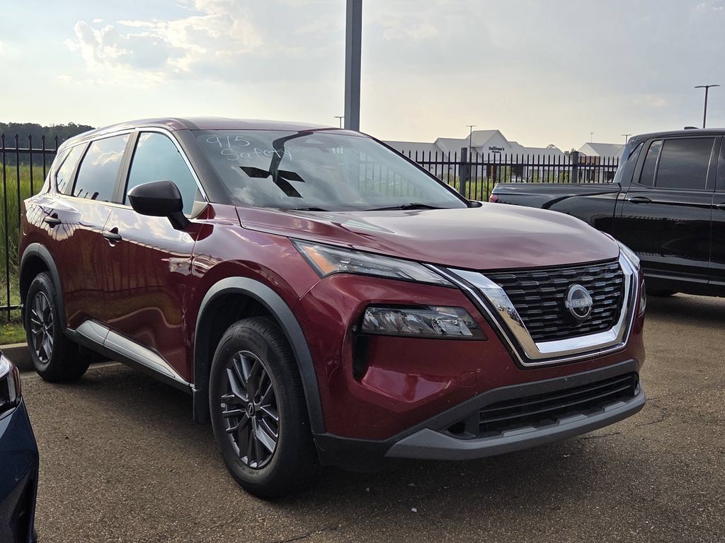 Used 2023 Nissan Rogue S AWD/4WD image 3