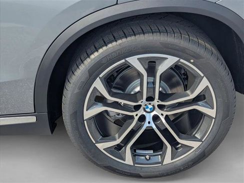 Used 2026 BMW X5 sDrive40i image 9