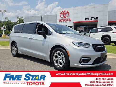 Used 2024 Chrysler Pacifica Limited FWD image 1