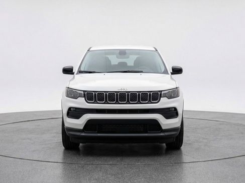 Used 2025 Jeep Compass Latitude image 2