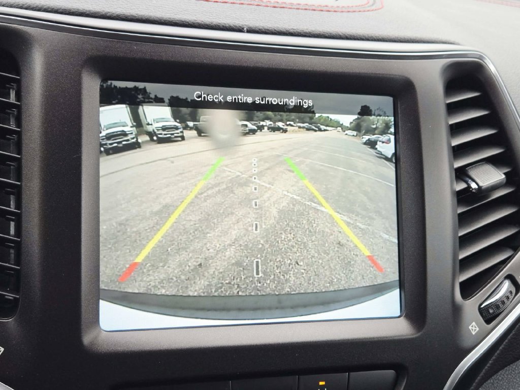 Used 2022 Jeep Cherokee Trailhawk AWD/4WD image 26