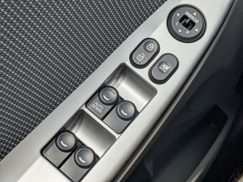 Used 2013 Hyundai Accent GLS FWD image 29