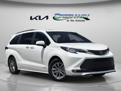 Used 2021 Toyota Sienna XLE