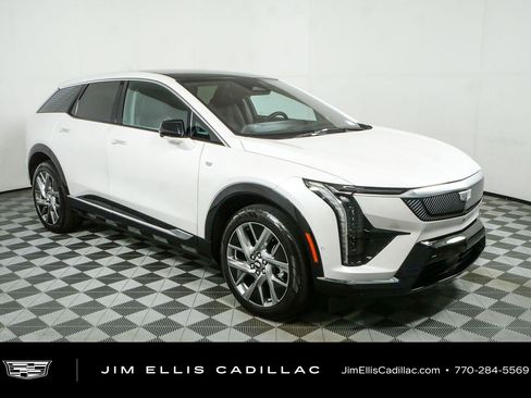 Used 2025 Cadillac Optiq Luxury 1 AWD/4WD image 1