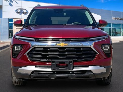 Used 2025 Chevrolet TrailBlazer LT AWD/4WD image 3