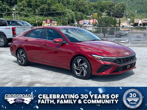 Used 2025 Hyundai Elantra SEL FWD image 1