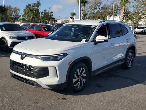 Certified 2025 Volkswagen Tiguan S image 2