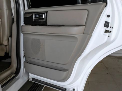Used 2015 Lincoln Navigator 2WD image 39