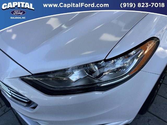 Certified 2018 Ford Fusion SE w/ Fusion SE Technology Package FWD image 11