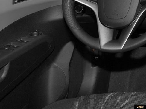 Used 2014 Chevrolet Sonic LT image 14