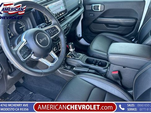Used 2024 Jeep Wrangler Unlimited Sahara AWD/4WD image 10