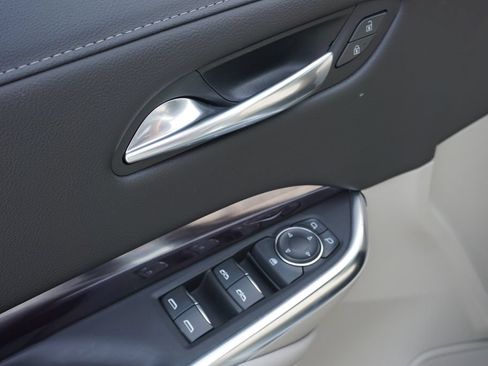 Used 2022 Cadillac XT4 Luxury w/ Cold Weather Package FWD image 19