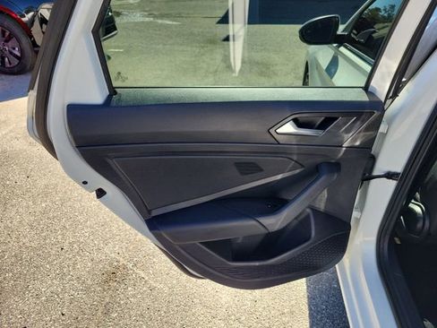 Used 2021 Volkswagen Jetta SE image 25