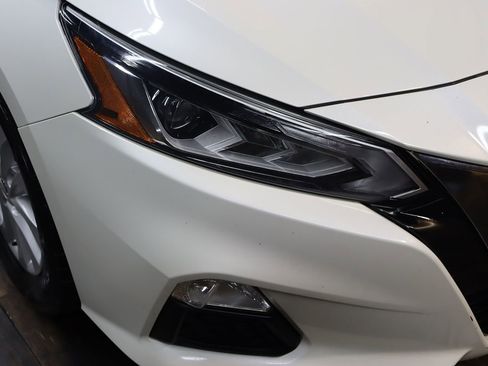 Used 2020 Nissan Altima 2.5 SR w/ Premium Package image 10