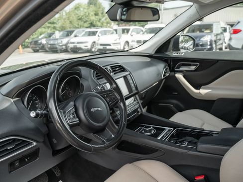 Used 2017 Jaguar F-PACE Premium AWD/4WD image 6