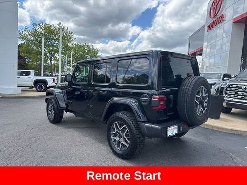 Used 2025 Jeep Wrangler Unlimited Sahara AWD/4WD image 5