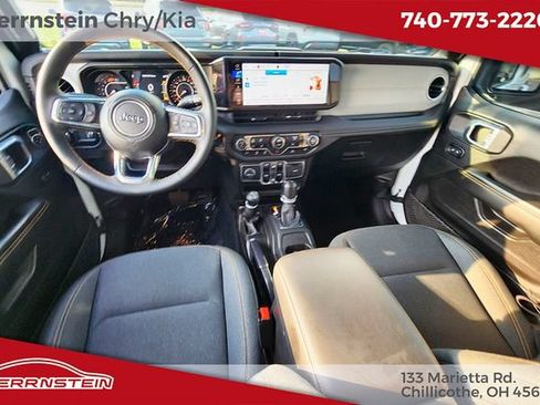 Used 2024 Jeep Wrangler Unlimited Sahara AWD/4WD image 9