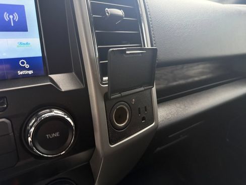 Used 2019 Ford F150 Lariat w/ FX4 Off-Road Package AWD/4WD image 29