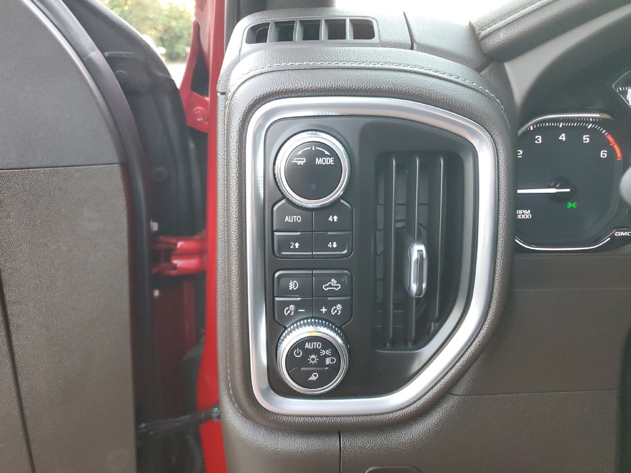 Used 2022 GMC Sierra 1500 SLT AWD/4WD image 32