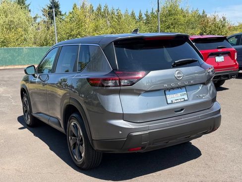 Used 2024 Nissan Rogue SV AWD/4WD image 6
