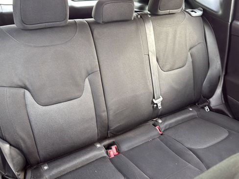 Used 2019 Jeep Renegade Sport FWD image 32