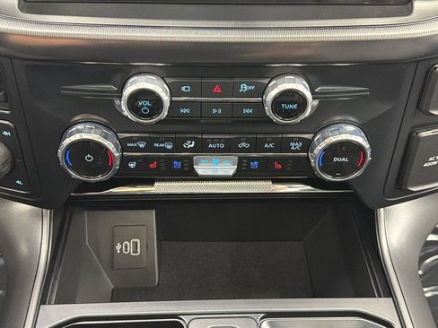Used 2025 Ford F150 Lariat image 23